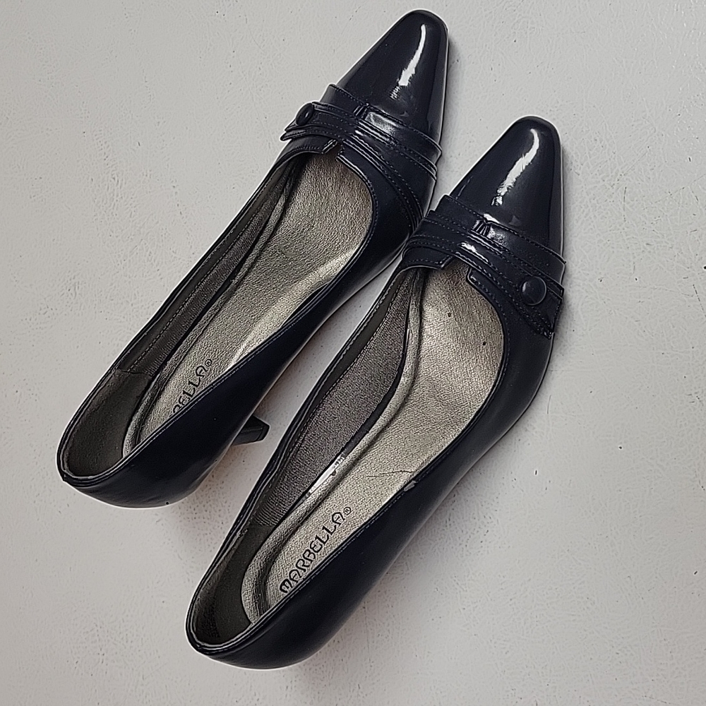 Navy heels